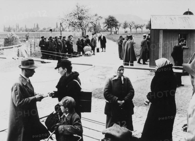 War refugees, Ramsen border, 1945.