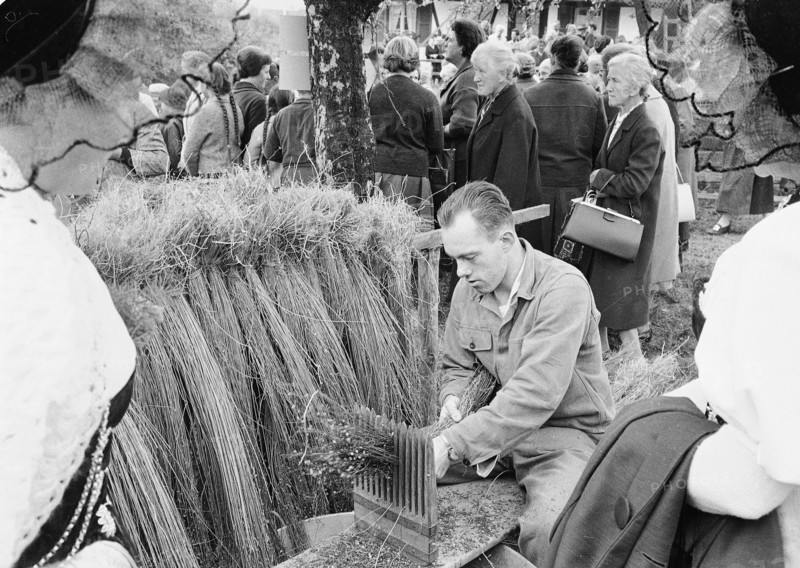 Braechete, public demonstration of handicraft in Zaeziwil, 1965.