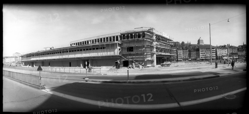 Shell of Globus makeshift is complete, Zurich 1961.
