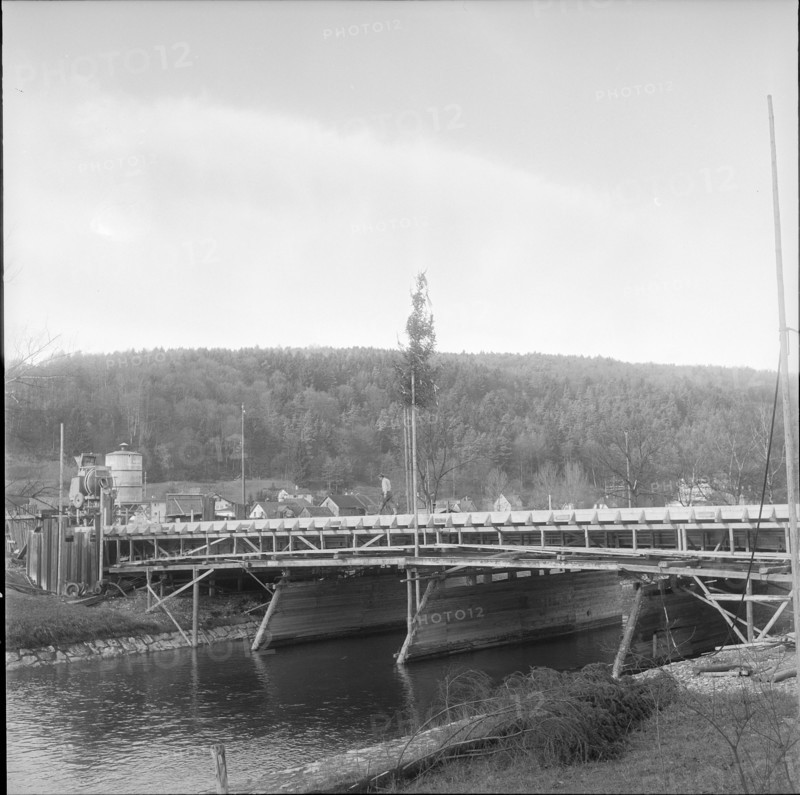 Winterthur-Toss, new bridge under construction; 1960.