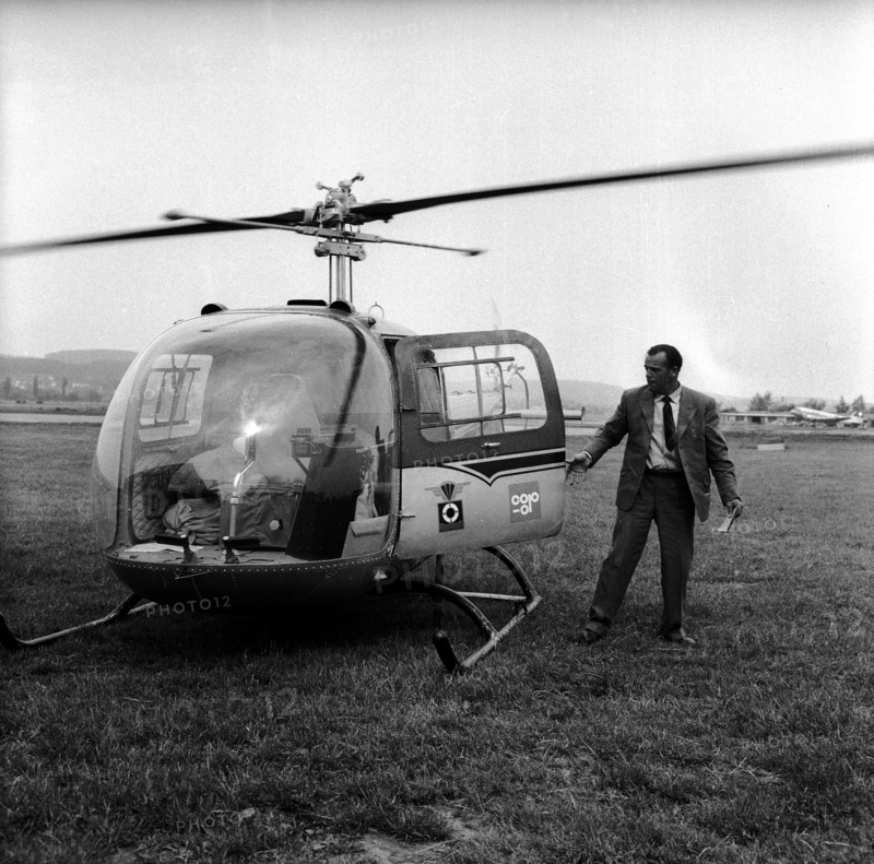 Glacier pilot Hermann Geiger after unloading mail, post in Kloten, 1960.