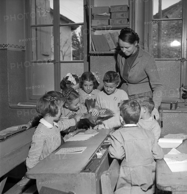 Coinsins; Elisabeth Glauser, teacher at work; 1949.
