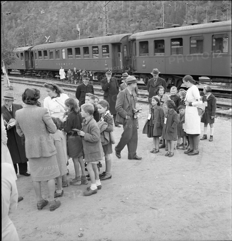 Refugees; arrival children from Domodossola; identification badge; 1944.