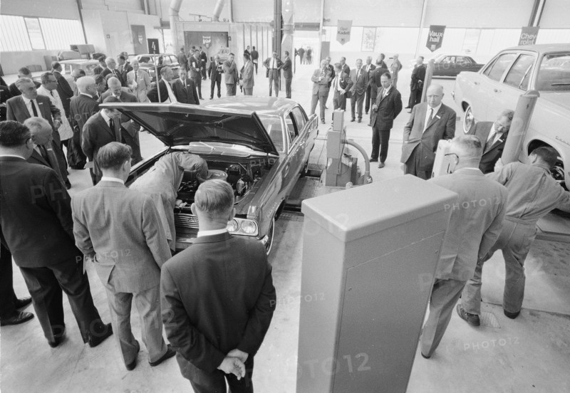General Motors; Opening warehouse; 1966.