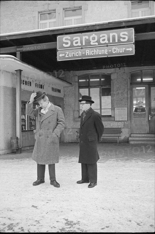 Waiting for the arrival of Prince Philip of Great-Britain, accompanied by his children Anne and Charles for skiing holiday.