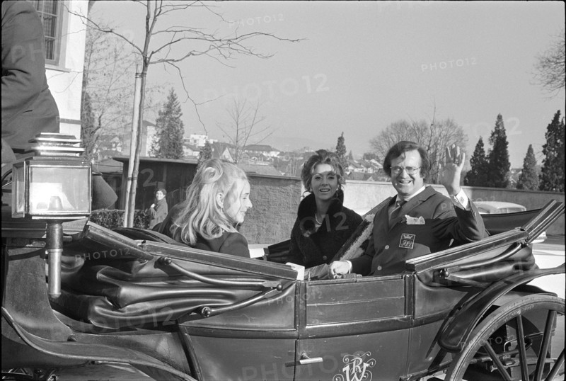 Hazy Osterwald driving in coach 1969.