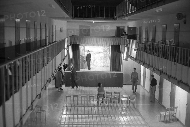 Bernese amateur artist club performing in Bern's prison, 1962.