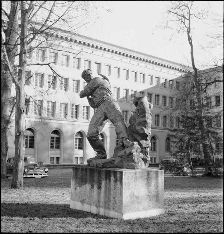 Bureau International de Travail (BIT), 1948.