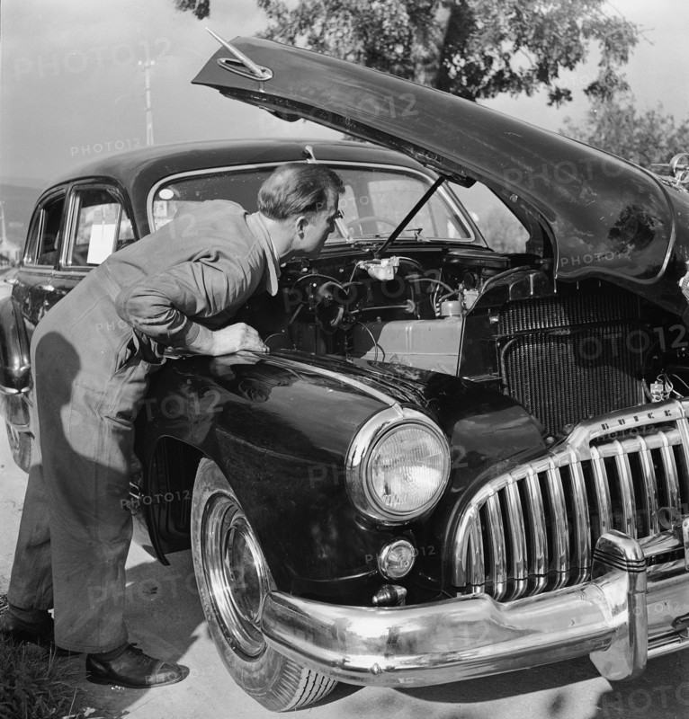 Inspector; Final check; General Motors 1946.