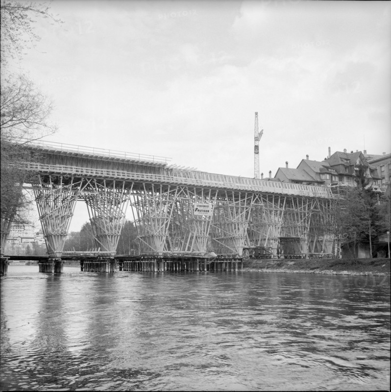 Berne, Monbijou bridge under construction, scaffolding, centring; 1961.