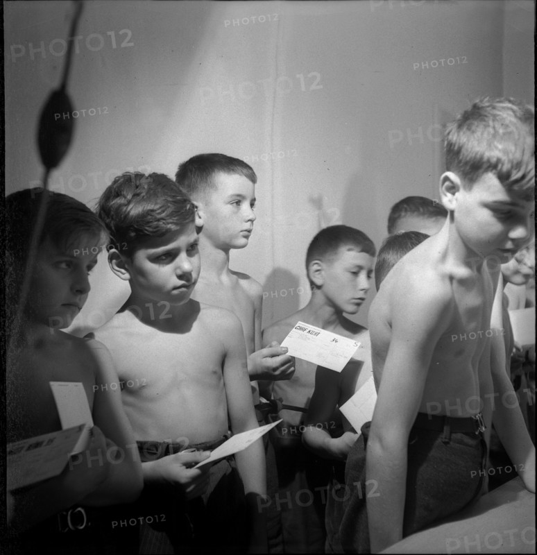 X-ray initiative against lung tuberculosis, Zurich 1945.