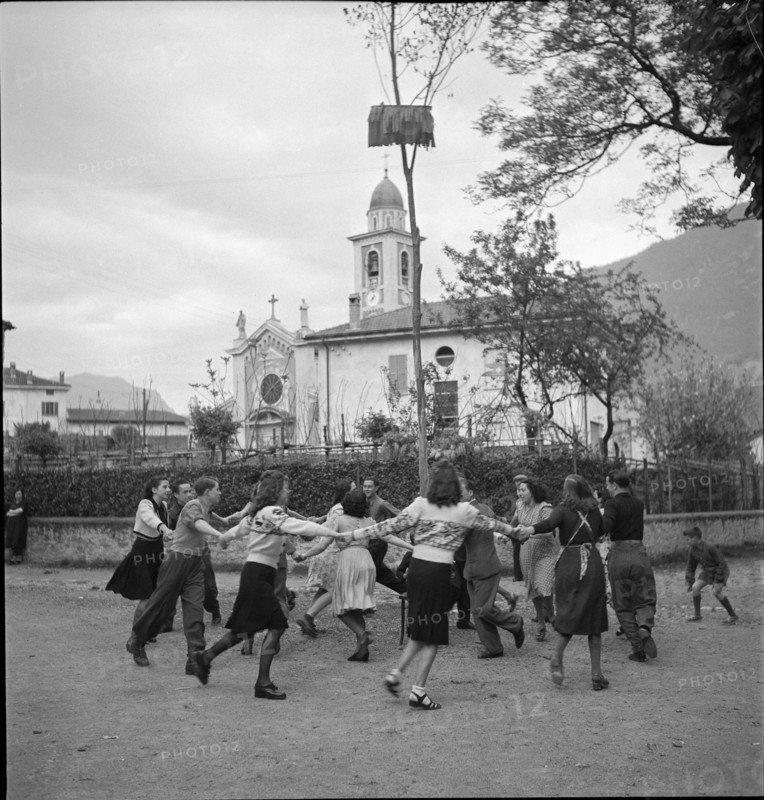 People dance around the maypole in Melide, 1942.