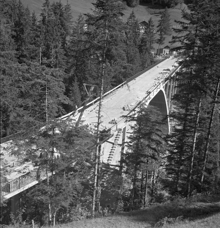 Bridge over the Engstlen under construction; 1952.
