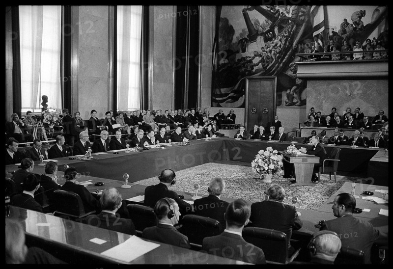 Prince Bernhard receives Nansen refugee award, Geneva 1967.