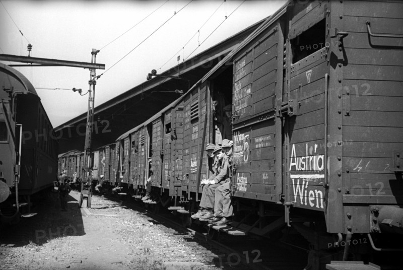 Transport of Austrian war prisoners through Switzerland.