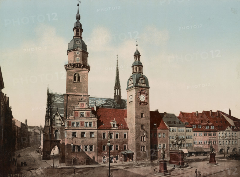 The town hall and the three monuments to Count Otto von Bismarck