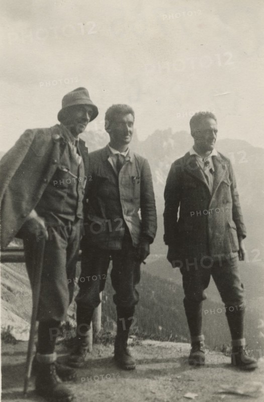 Hikers at the Fronza refuge.