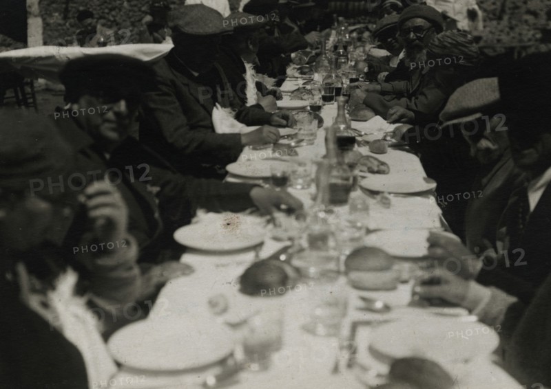 Lunch at a retreat on Etna. 
	
		1924