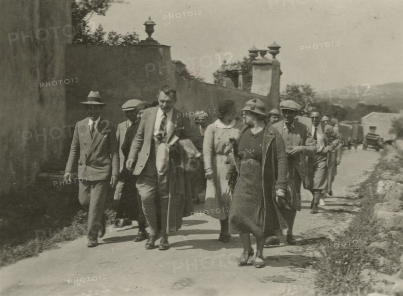 On the way. 
	
		1924