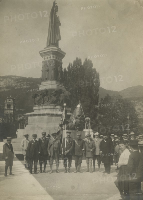 Members of the Touring Club Italiano  in front of the monument to Dante Alighieri in Trento. 
	
		1908