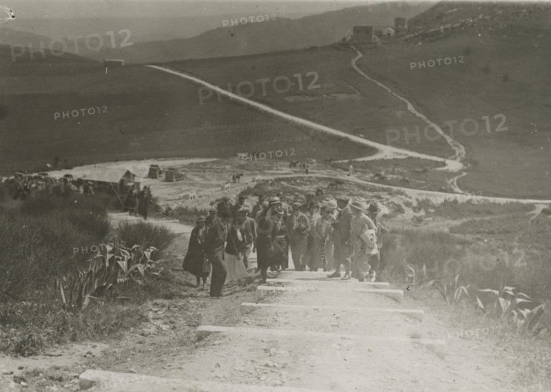 Climbing up to the temple at Segesta. 
	
		1924
