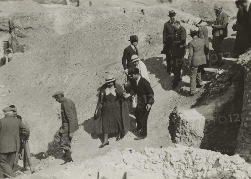 Members of the Touring Club Italiano  during a visit. 
	
		1924