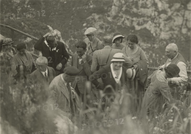 A walk in the Sicilian hinterland. 
	
		1924