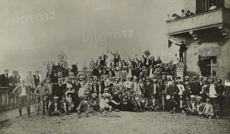 Cyclists stop at San Michele al Bosco.  1895.