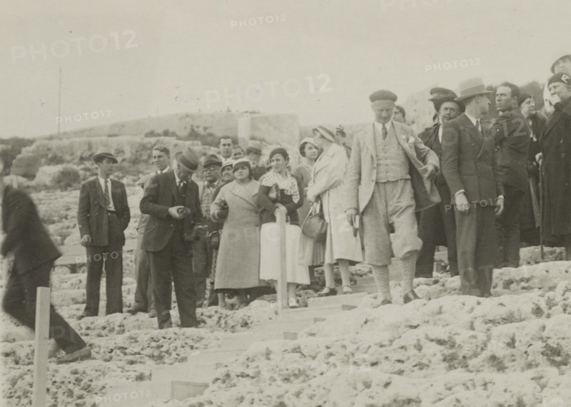 Members of the Touring Club Italiano  in Syracuse. 
	
		1924