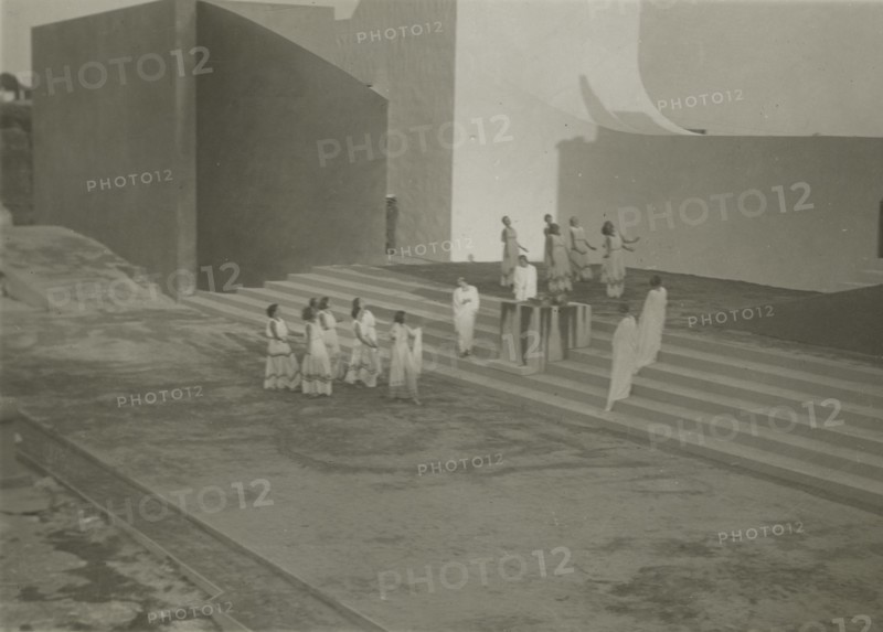 Antigone on stage in Syracuse. 
	
		1924