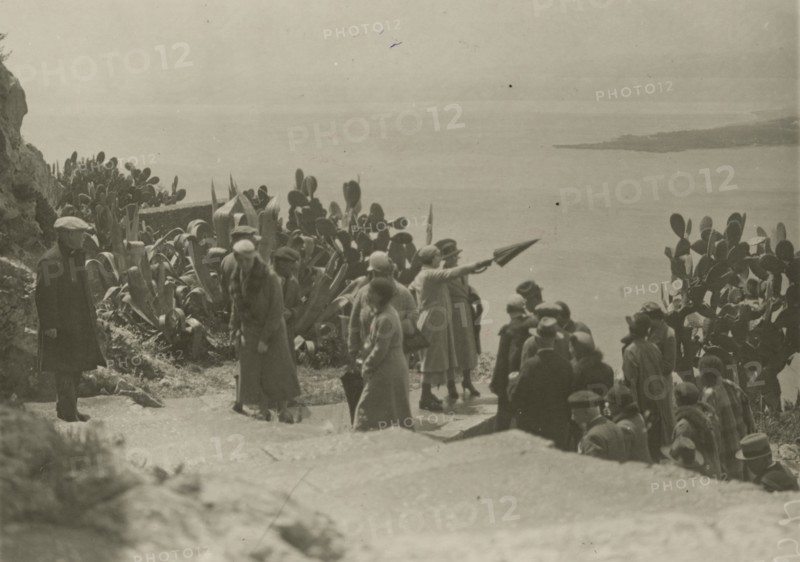 Walk along the coast in Castelmola. 
	
		1924