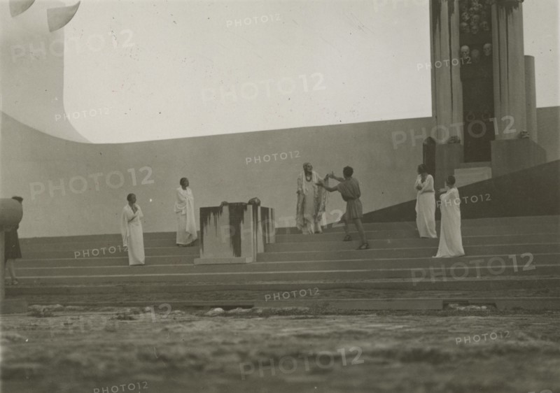 Antigone on stage in Syracuse. 1924