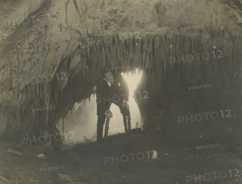 Luigi Vittorio Bertarelli in the Postojna Cave. before 1924
