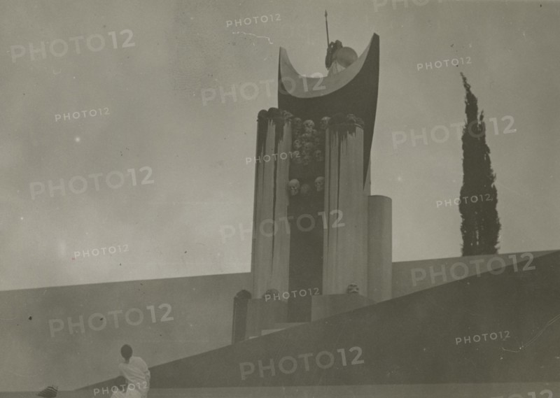 Antigone on stage at the Greek Theatre of Syracuse. 1924