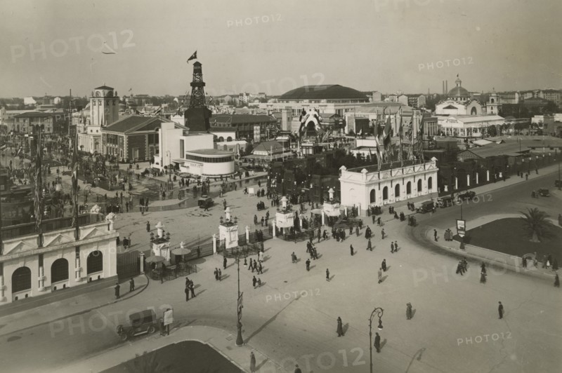 Milan Trade Fair: view from the main entrance in Piazza Giulio Cesare. ca. 1930