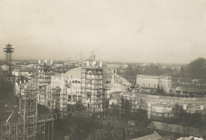 Pavilions of the 1906 Exposition under construction. 1906