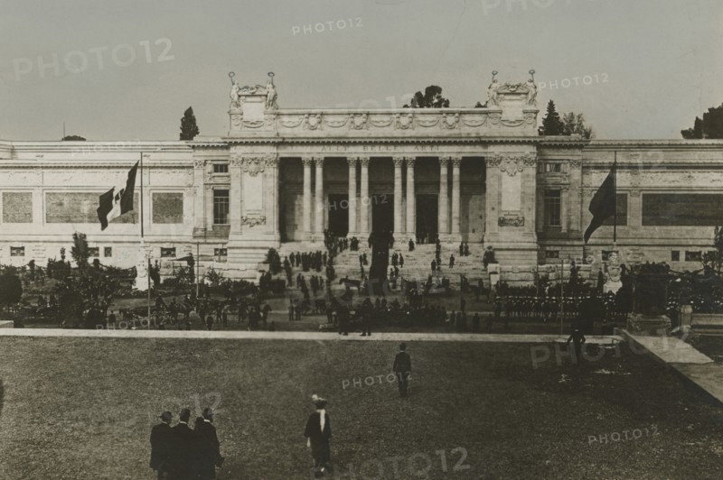 Mario Tedeschi during a Touring Club excursion. ca. 1915