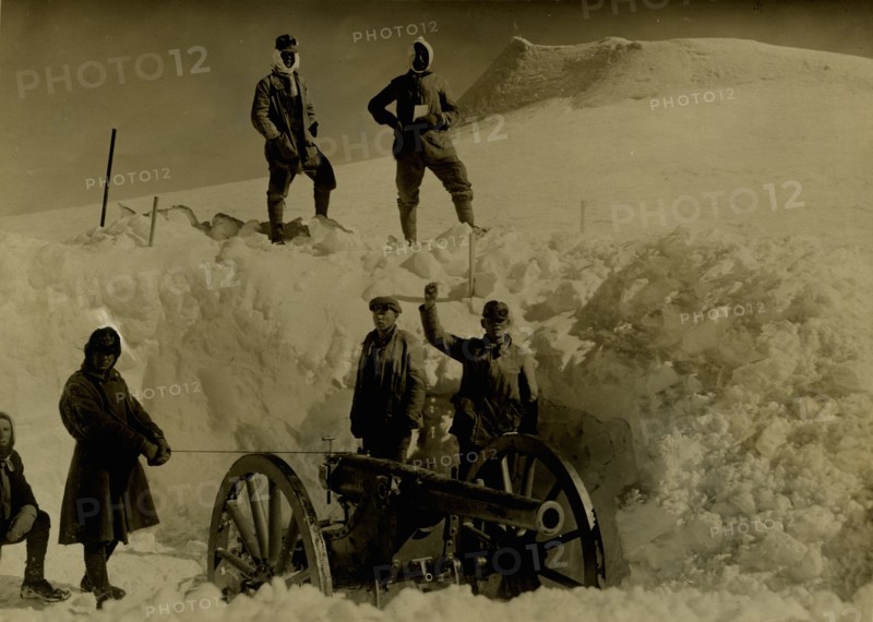 Austrian cannon on the flat summit of Ortles