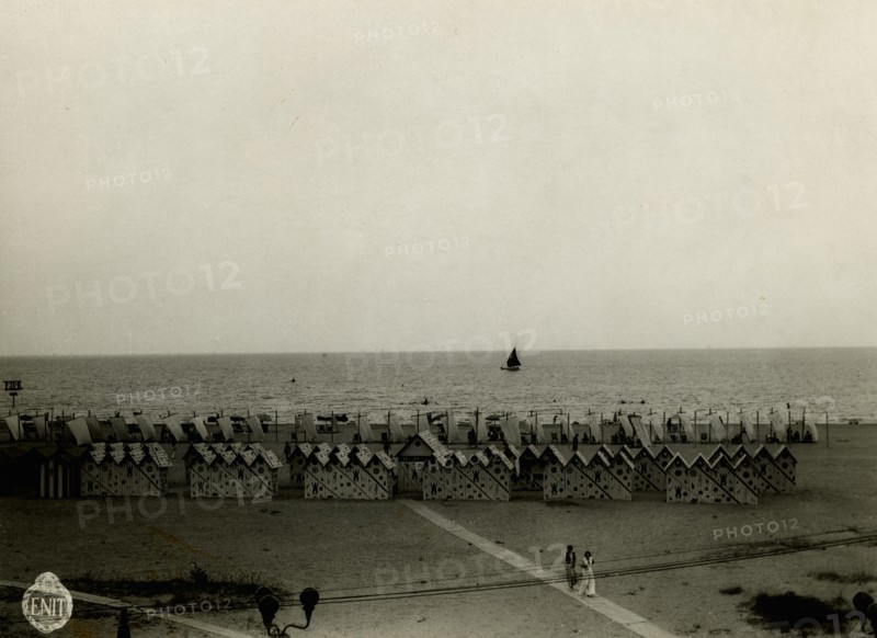 Beach with cabins and tents in Cesenatico