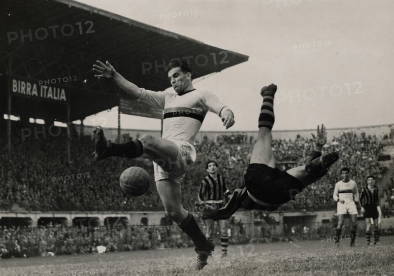 Gunnar Nordahl's goal during the Milan-Lucchese match on the sixth day of the 1950-1951 championship