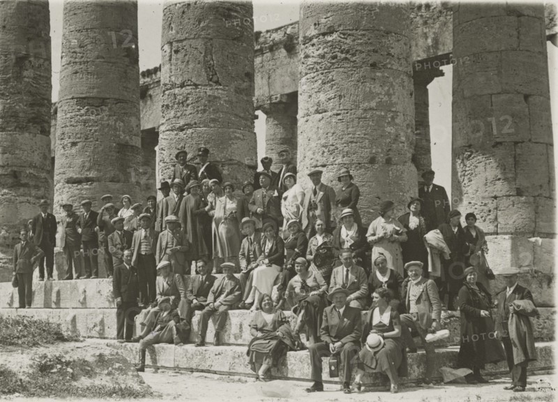 The group of participants in Segesta.