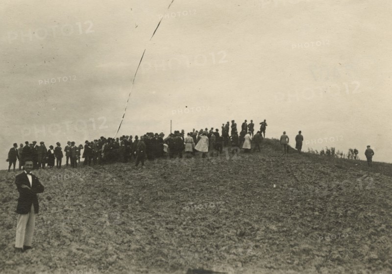 Members of the Touring Club Italiano  in Abruzzo. 
	
		1922
