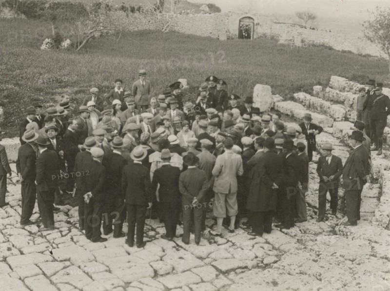 Visit to the Syracuse amphitheater. 
	
		1924