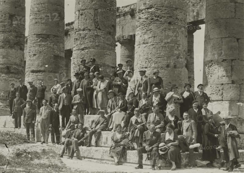 Group portrait in Segesta. 
	
		1924