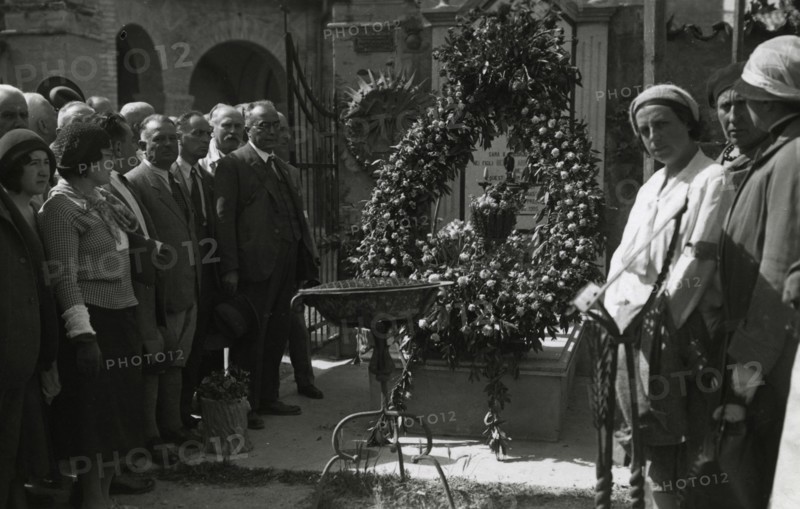 Tribute to Rosa Maltoni Mussolini's tomb in Predappio. 
	
		1931