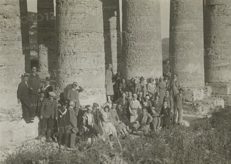 A group of visitors at the Temple of Apollo in Segesta. 1924