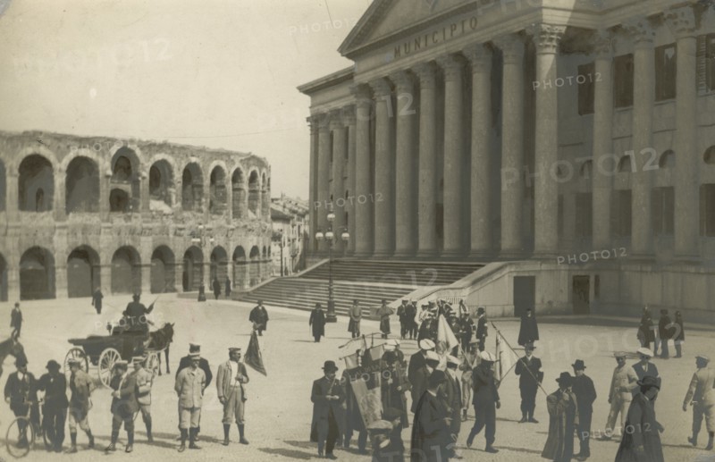 Cycling convention in Verona in 1905. 
	
		1905