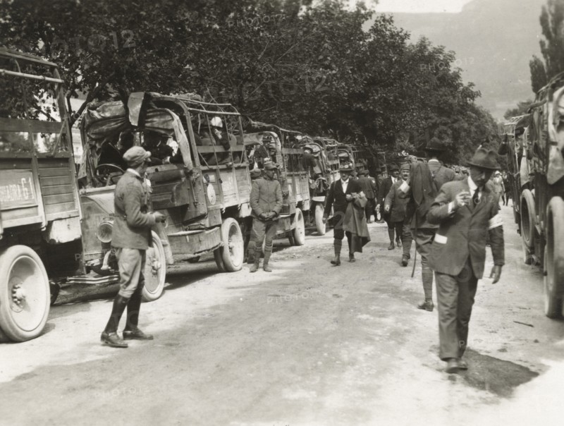 A move of the Caravan. 1919