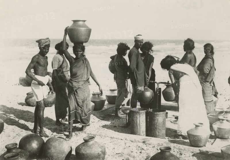 At the fountain on the Palk Strait in India. 1920-1940