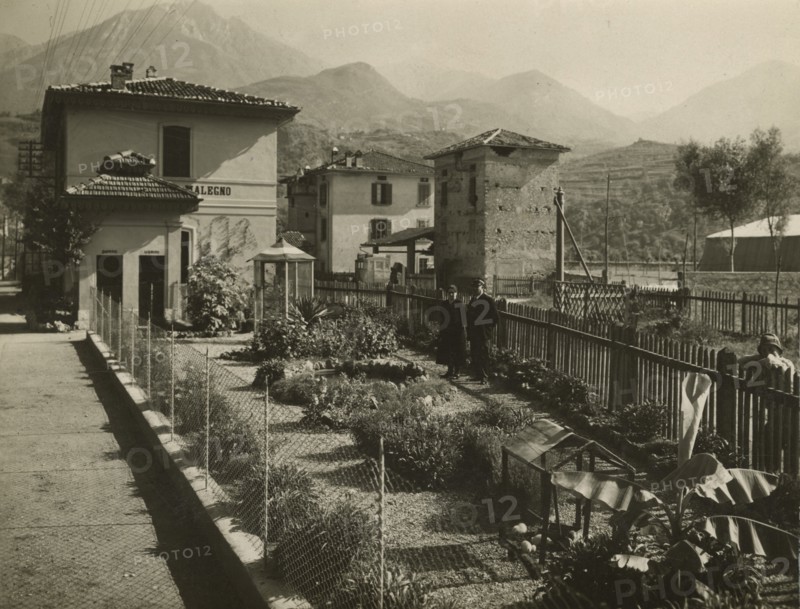 Cividate Malegno Station: the side garden. 1928-1930